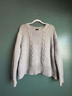 Lumiere Chunky Cable-Knit Crewneck Sweater - Light Gray
